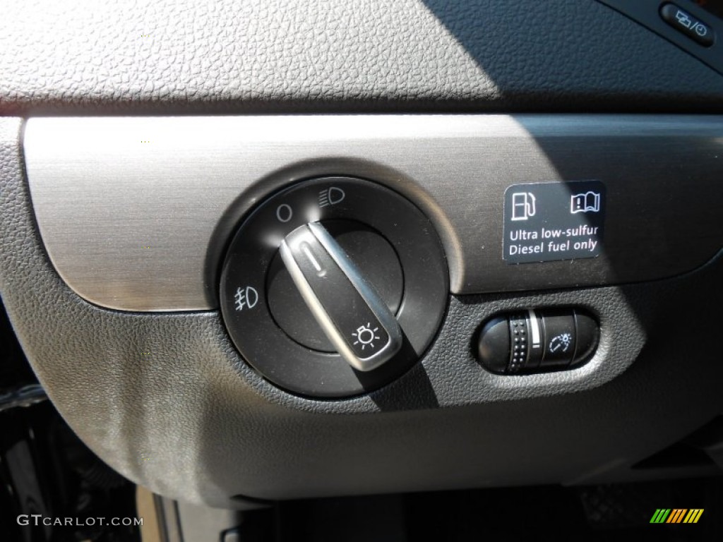 2013 Volkswagen Jetta SEL Sedan Controls Photo #77303874