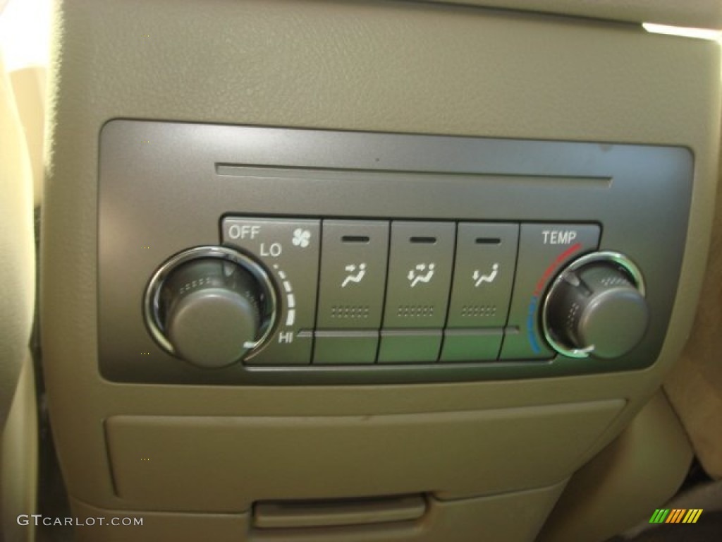 2010 Toyota Highlander V6 4WD Controls Photo #77304321