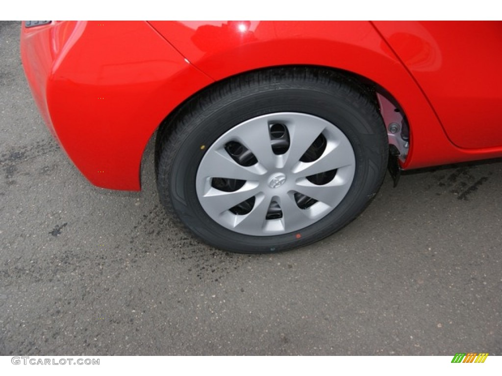2013 Toyota Prius c Hybrid Two Wheel Photo #77310945