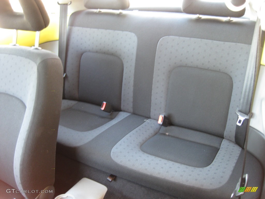 1999 Volkswagen New Beetle GLS Coupe Rear Seat Photo #77314608