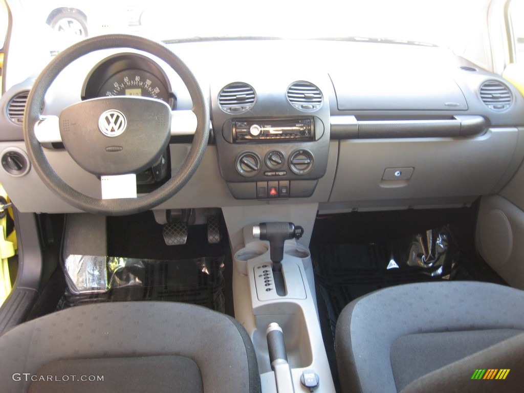 1999 Volkswagen New Beetle GLS Coupe Dashboard Photos