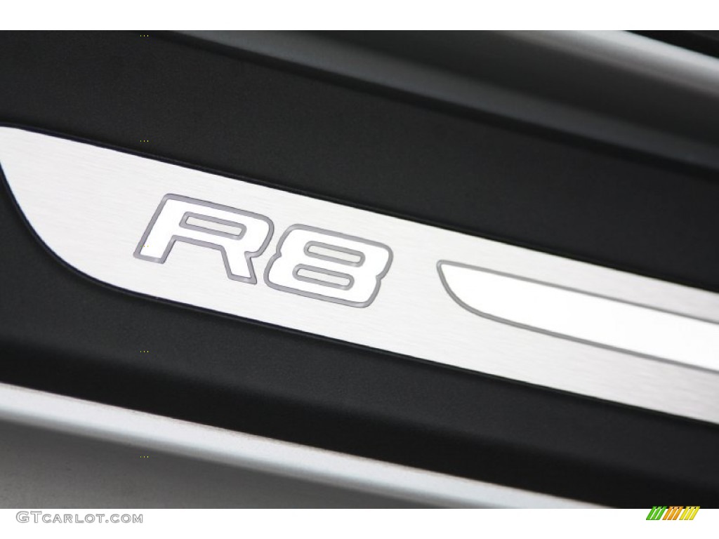 2011 Audi R8 5.2 FSI quattro Marks and Logos Photo #77315036