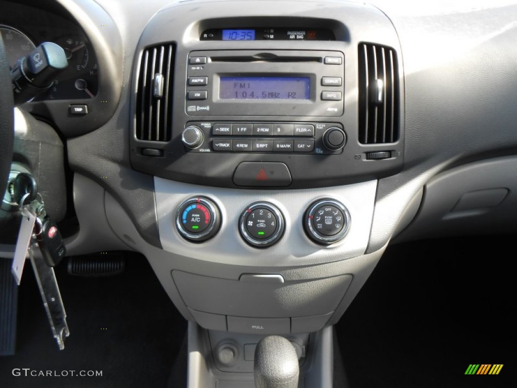 2009 Hyundai Elantra GLS Sedan Controls Photo #77321919