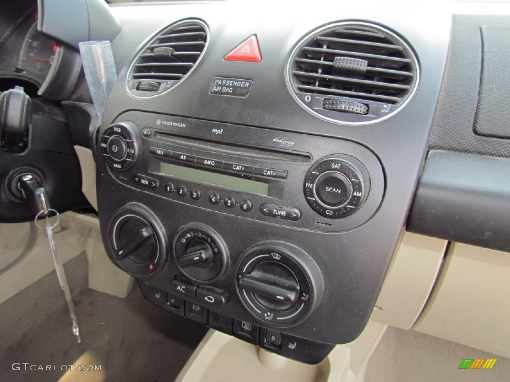 2008 Volkswagen New Beetle SE Convertible Controls Photo #77324274