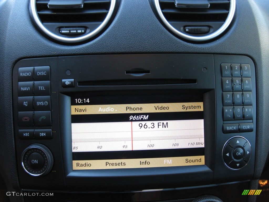 2010 Mercedes-Benz ML 350 Audio System Photos