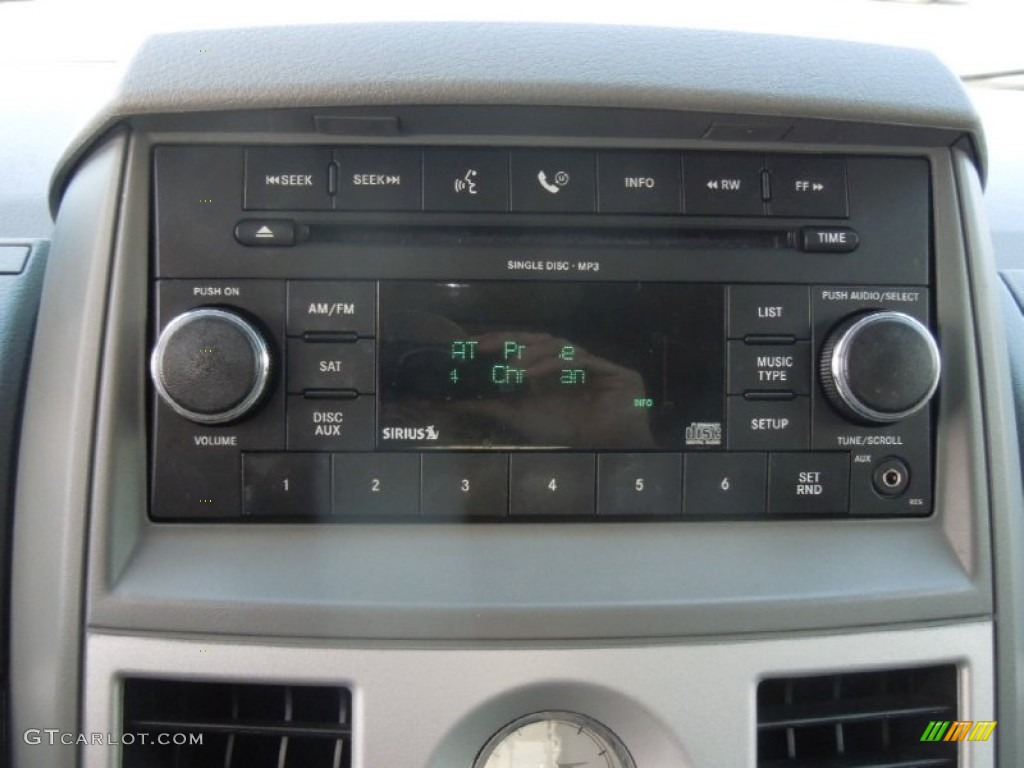 2009 Chrysler Town & Country Touring Audio System Photos