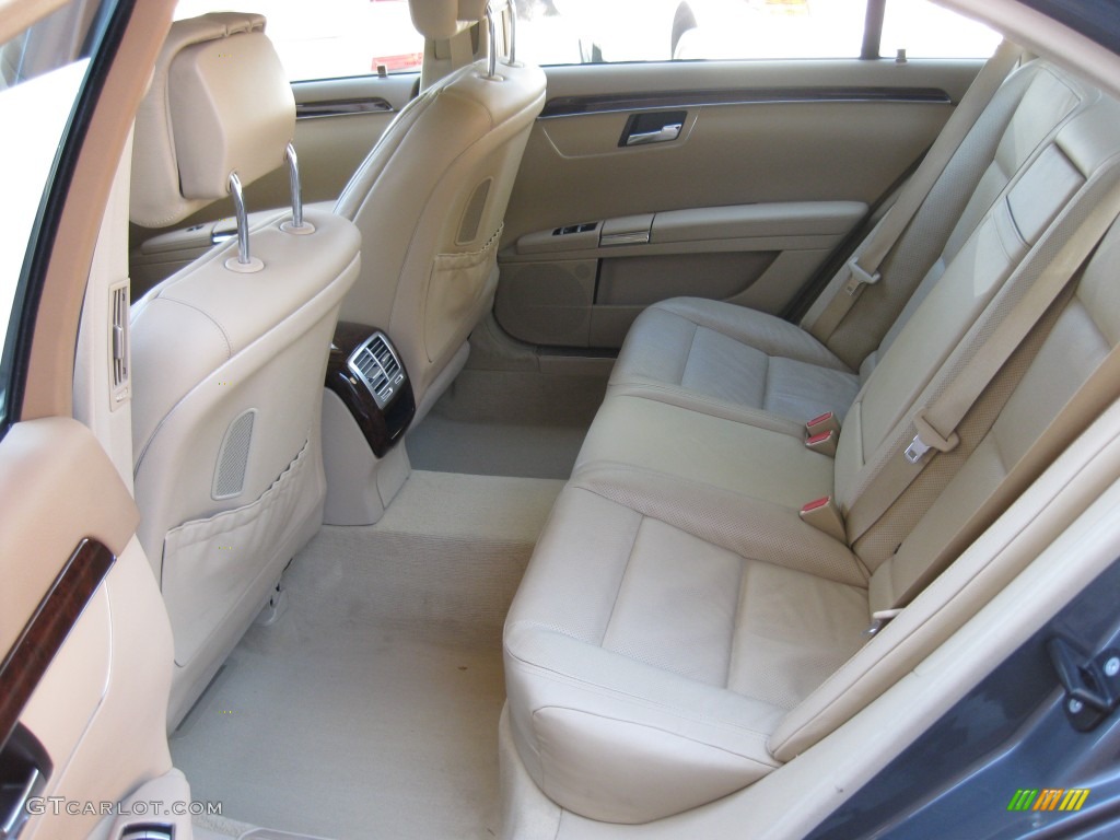 2010 Mercedes-Benz S 550 Sedan Rear Seat Photo #77327118