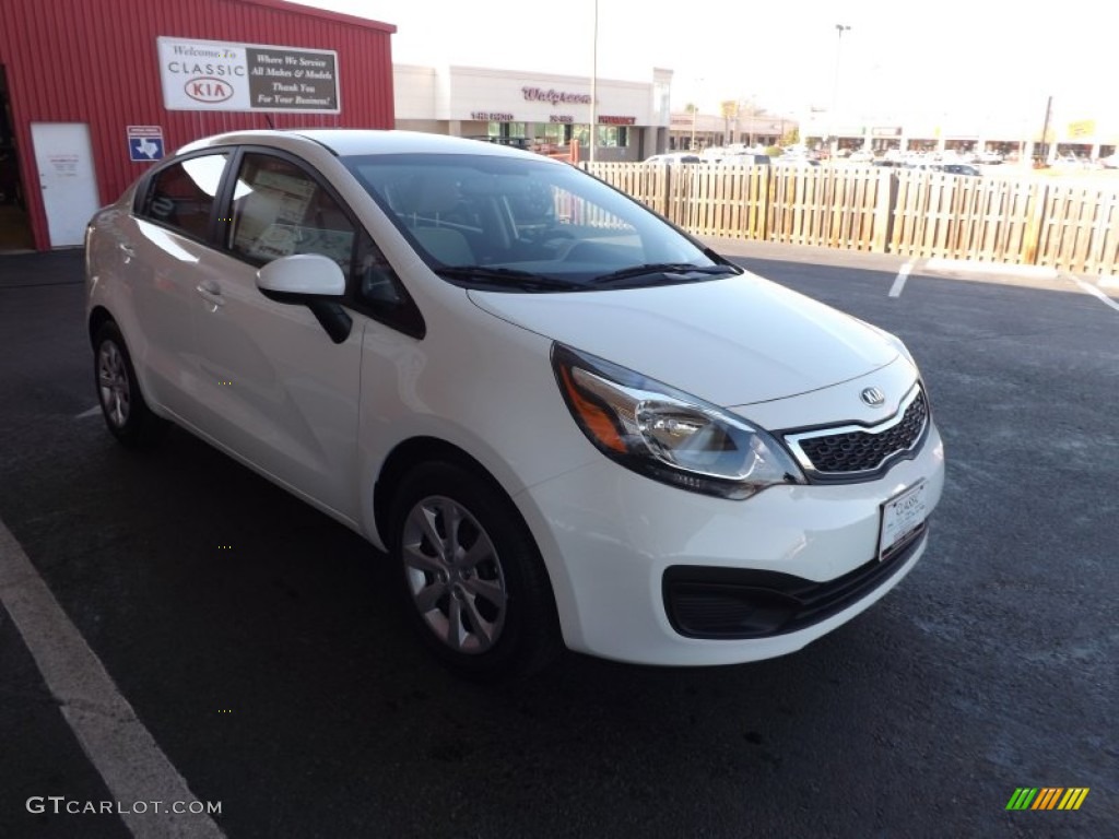 Clear White Kia Rio