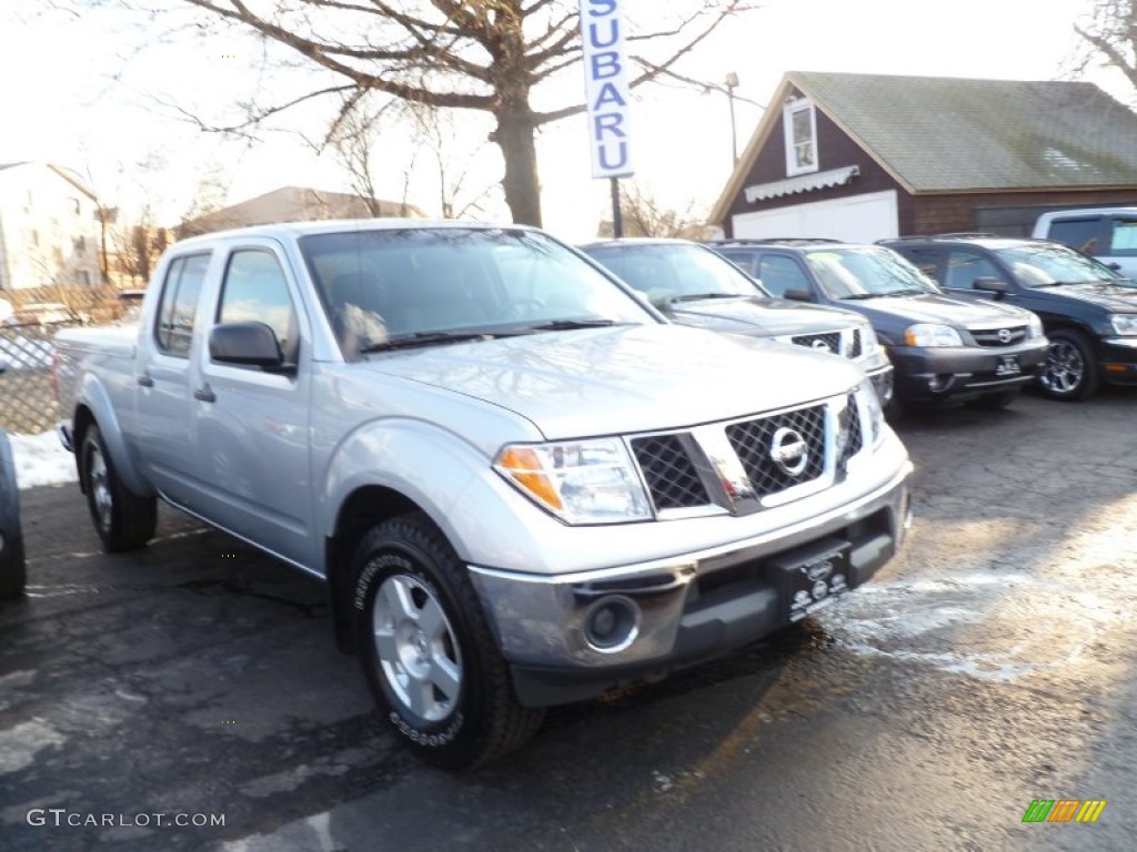 2008 Frontier SE Crew Cab 4x4 - Radiant Silver / Steel photo #1