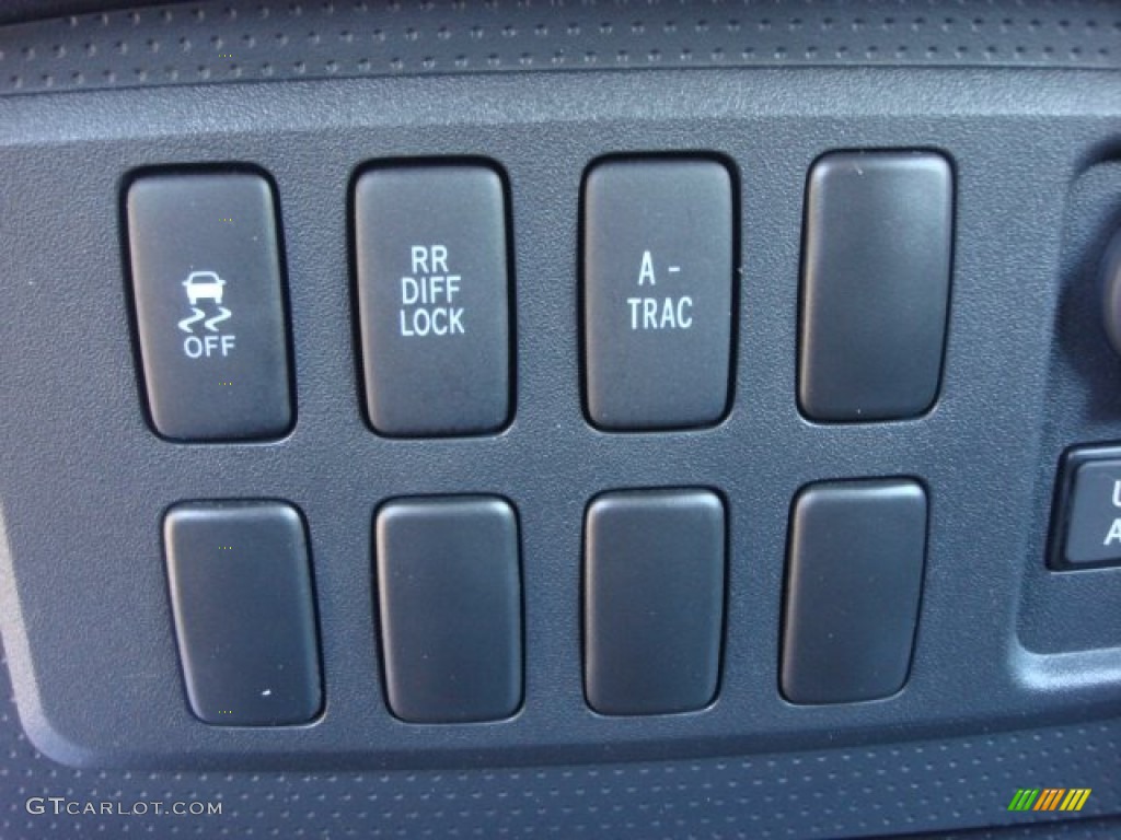 2011 Toyota FJ Cruiser 4WD Controls Photo #77334317
