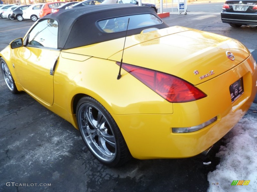 2005 350Z Touring Roadster - Ultra Yellow Metallic / Charcoal photo #21