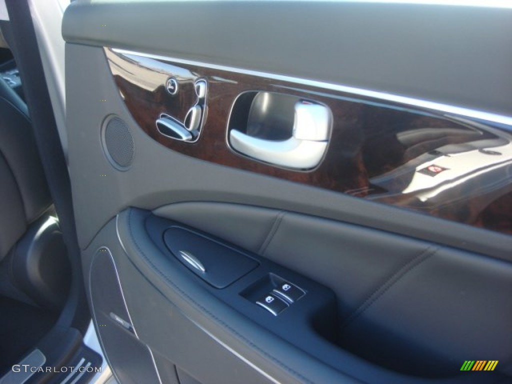 2012 Equus Signature - Platinum Metallic / Jet Black photo #16