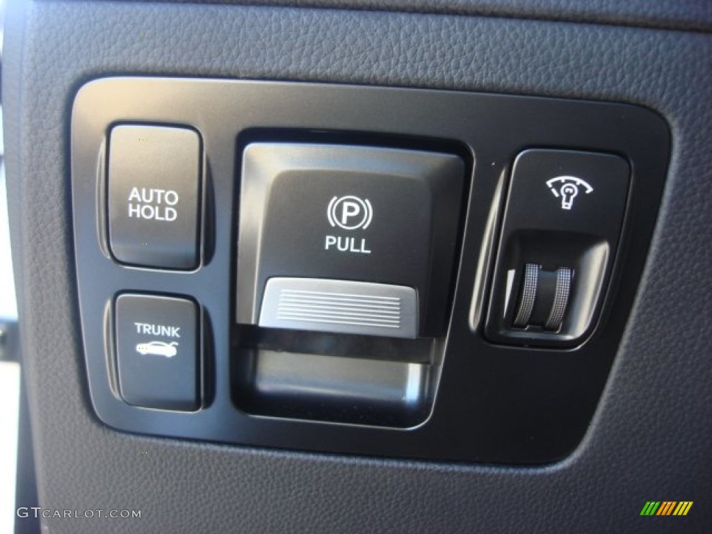 2012 Hyundai Equus Signature Controls Photo #77335675