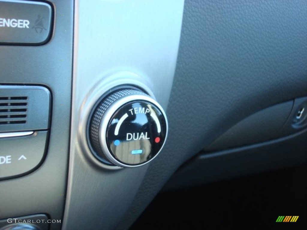 2012 Hyundai Equus Signature Controls Photo #77335804