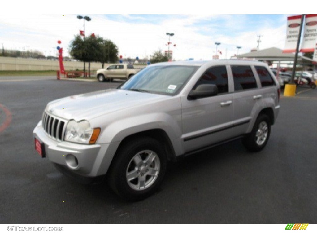 2007 Grand Cherokee Laredo - Bright Silver Metallic / Medium Slate Gray photo #4