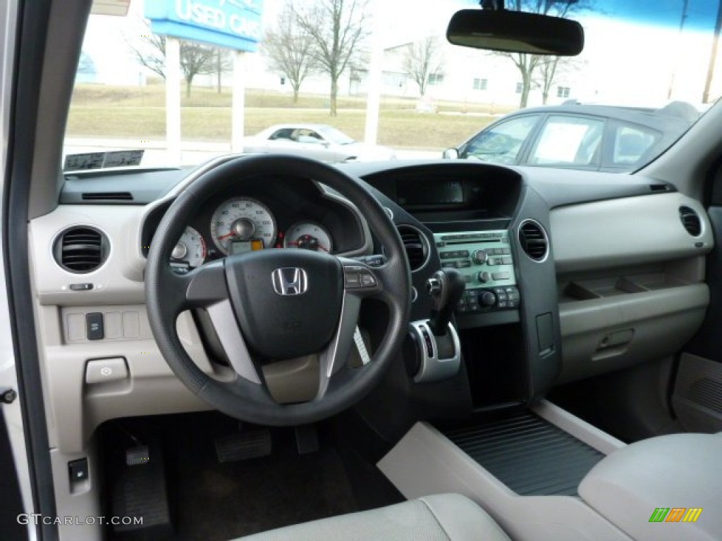 2010 Honda Pilot LX 4WD Gray Dashboard Photo #77337682