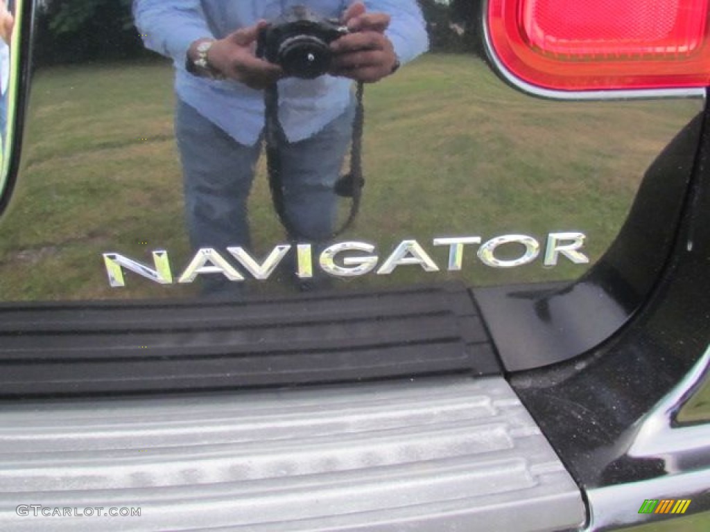 2004 Navigator Luxury - Black Clearcoat / Light Parchment photo #20