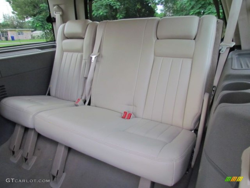 2004 Lincoln Navigator Luxury Rear Seat Photos