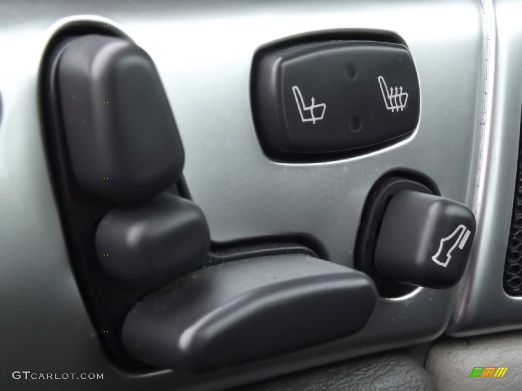 2005 Chrysler Pacifica Touring AWD Controls Photo #77341296