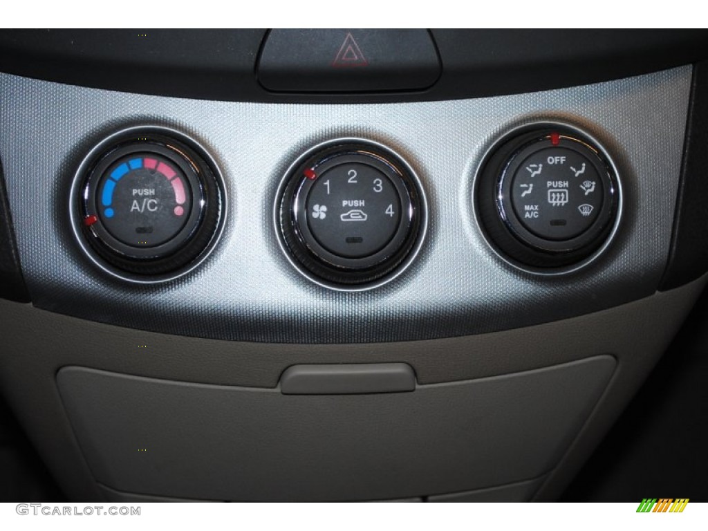 2007 Hyundai Elantra GLS Sedan Controls Photo #77341811
