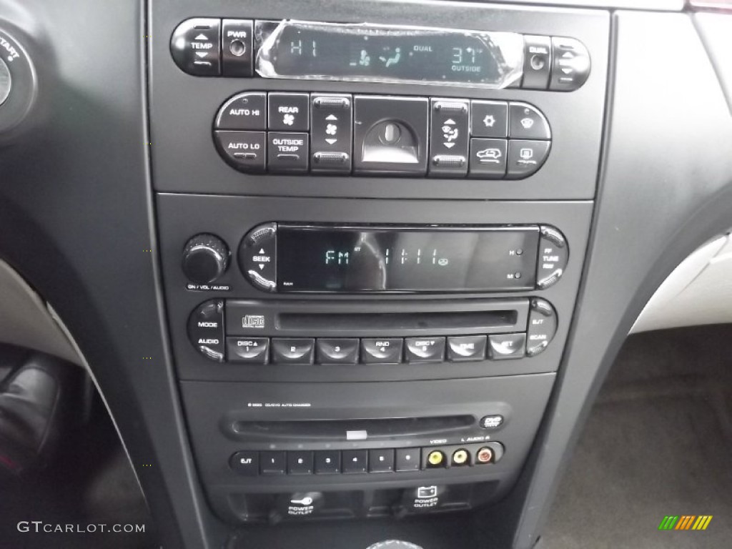 2004 Pacifica AWD - Linen Gold Metallic / Light Taupe photo #22