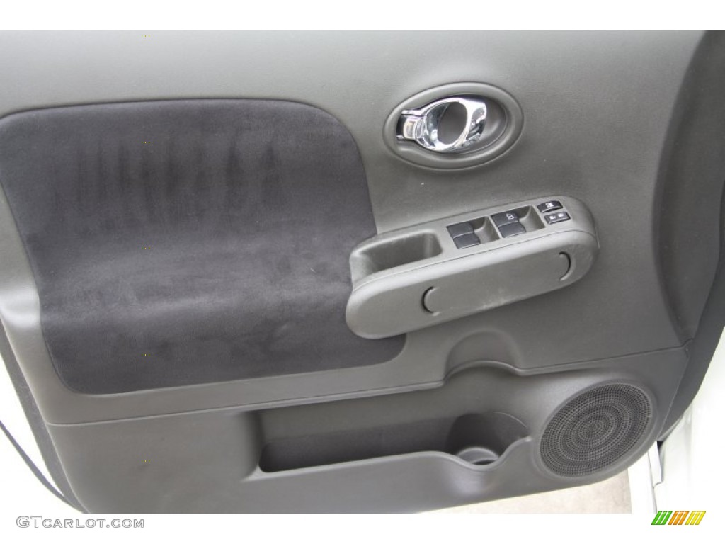 2010 Nissan Cube Krom Edition Black/Gray Door Panel Photo #77342316