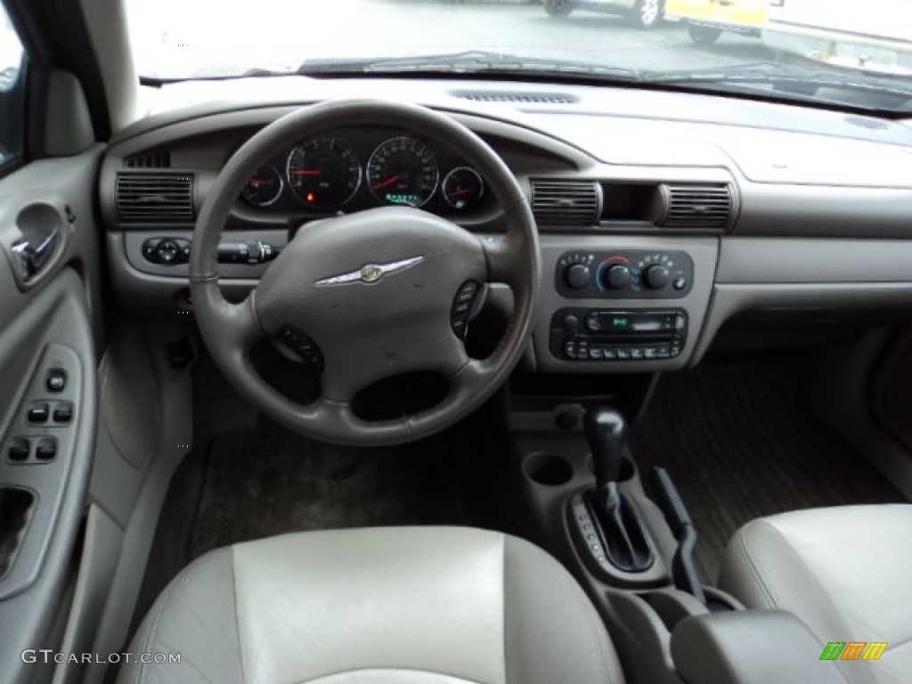 2005 Sebring Sedan - Brilliant Black / Dark Slate Gray photo #4