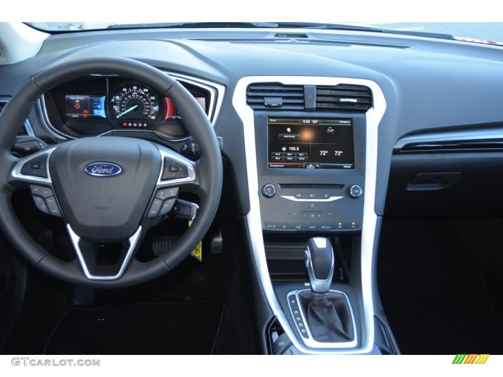 2013 Fusion SE 1.6 EcoBoost - Deep Impact Blue Metallic / SE Appearance Package Charcoal Black/Red Stitching photo #22
