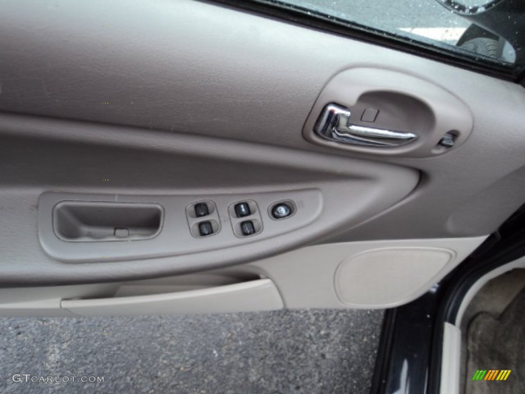 2005 Sebring Sedan - Brilliant Black / Dark Slate Gray photo #11