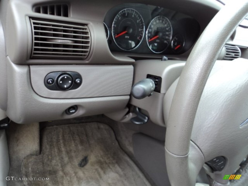 2005 Sebring Sedan - Brilliant Black / Dark Slate Gray photo #12