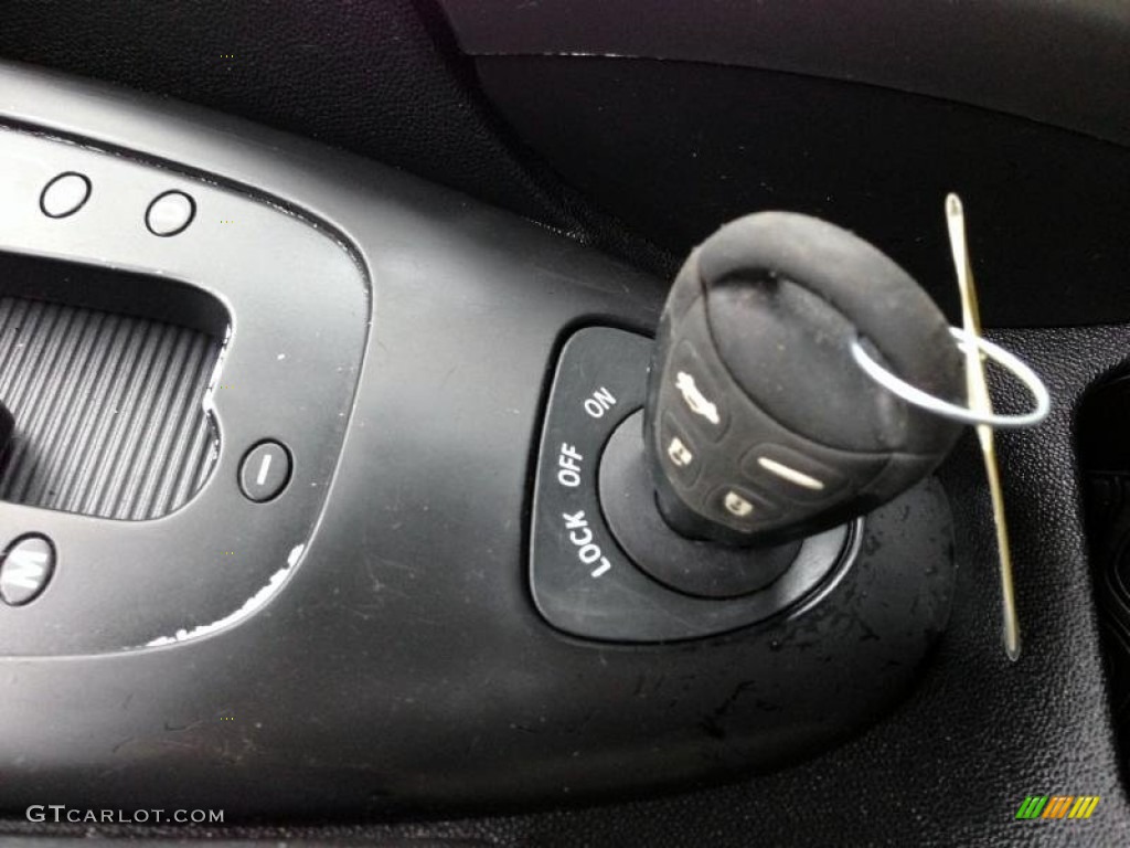 2004 Saab 9-3 Linear Sedan Keys Photos