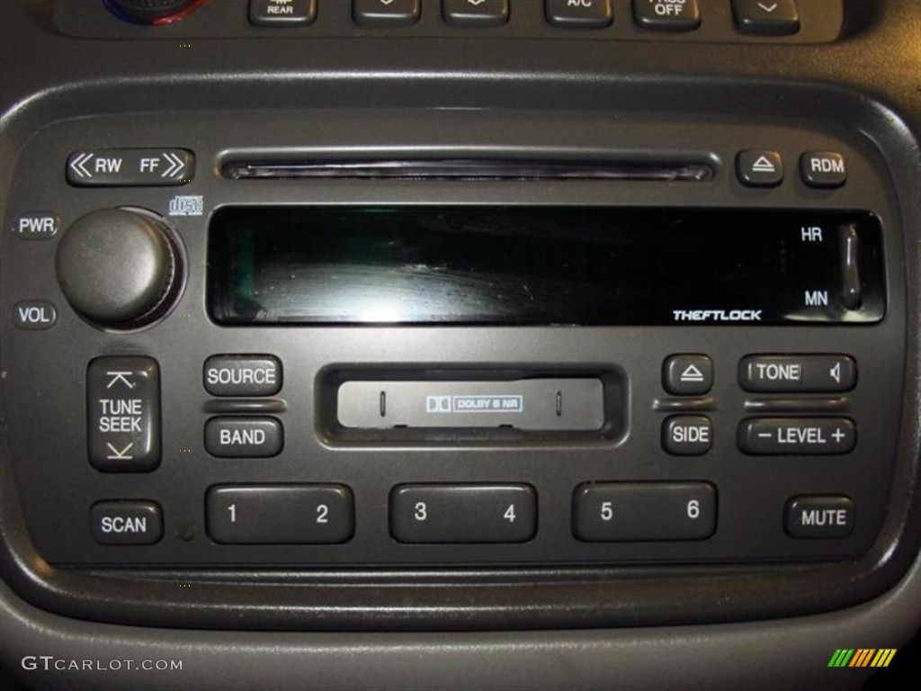 2001 Cadillac DeVille Sedan Audio System Photo #77349477