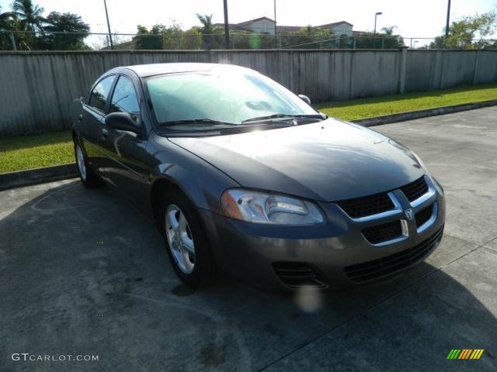 2004 Stratus SXT Sedan - Graphite Metallic / Dark Slate Gray photo #3