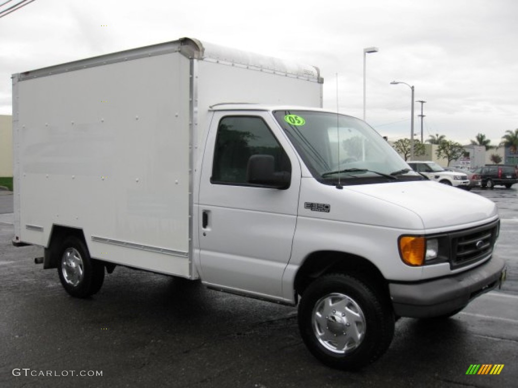 Oxford White 2005 Ford E Series Cutaway E350 Commercial Moving Truck Exterior Photo #77350014