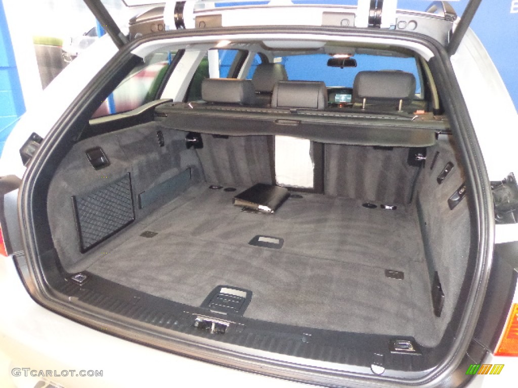 2006 BMW 5 Series 530xi Wagon Trunk Photo #77351757