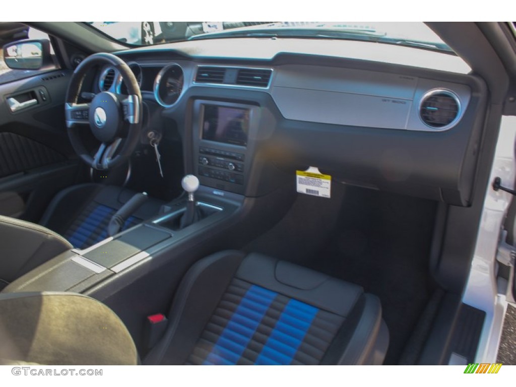 2013 Ford Mustang Shelby GT500 SVT Performance Package Coupe Shelby Charcoal Black/Blue Accent Recaro Sport Seats Dashboard Photo #77352204