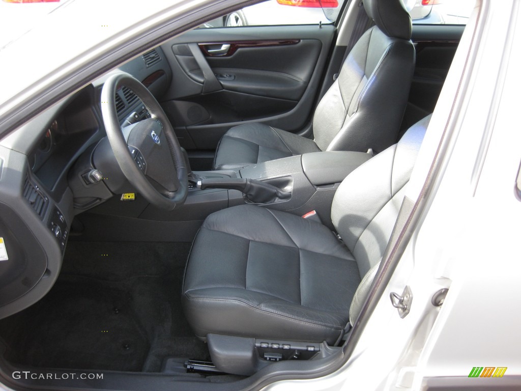 2004 Volvo S60 2.5T Front Seat Photos