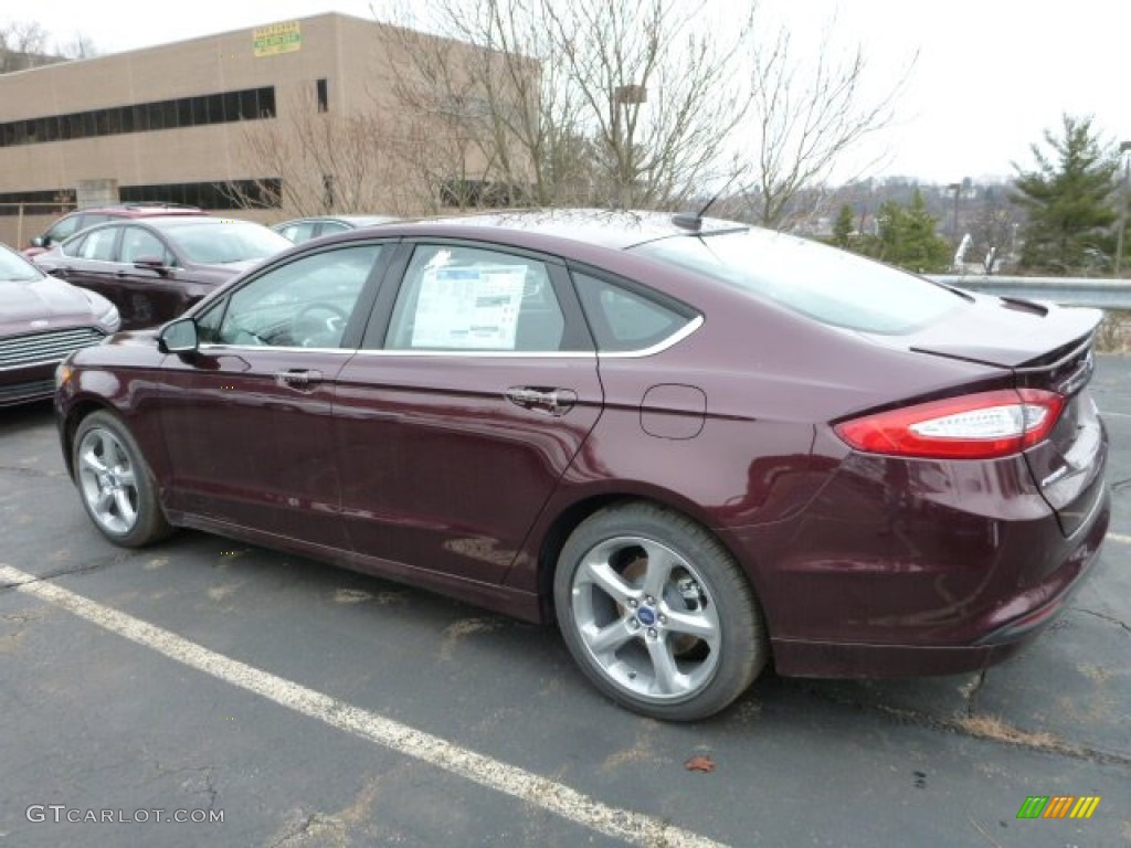 2013 Fusion SE 1.6 EcoBoost - Bordeaux Reserve Red Metallic / SE Appearance Package Charcoal Black/Red Stitching photo #4