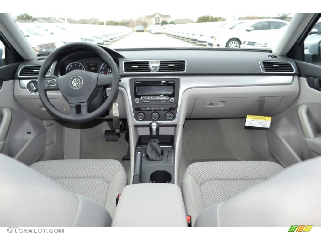 2013 Volkswagen Passat 2.5L S Moonrock Gray Dashboard Photo #77355173