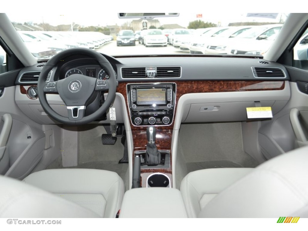 2013 Volkswagen Passat 2.5L SEL Moonrock Gray Dashboard Photo #77355486