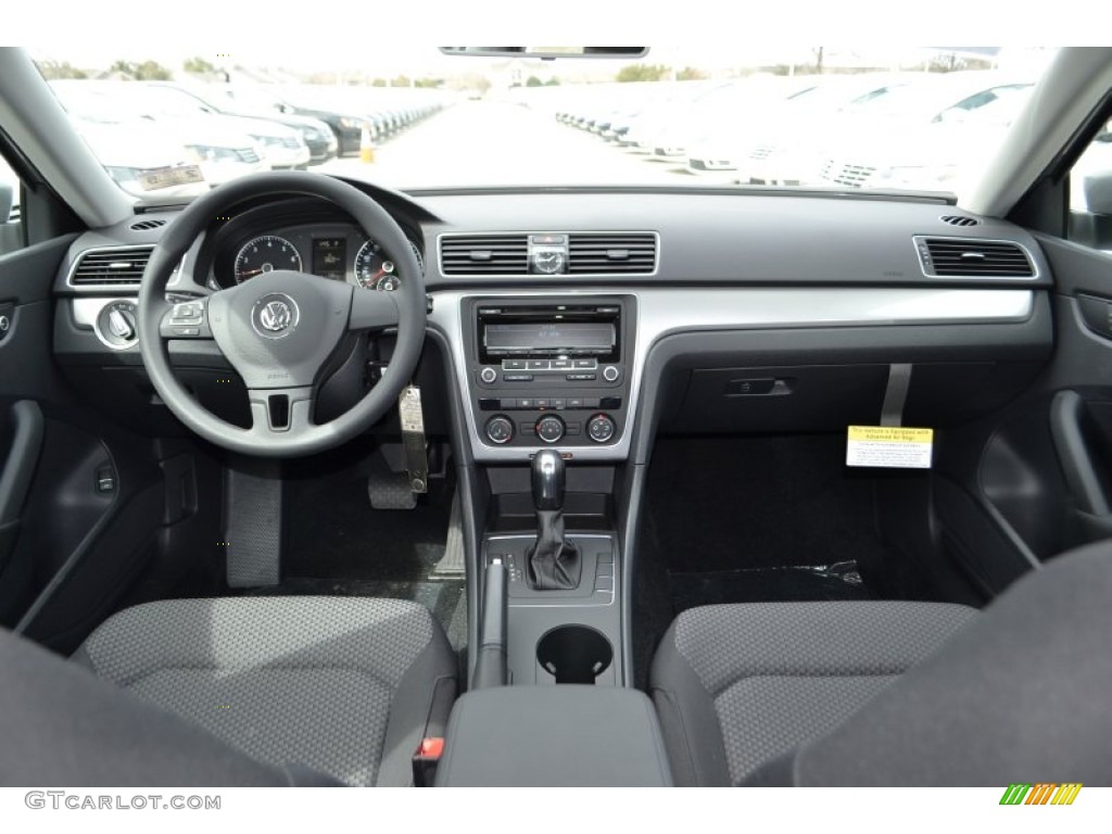 2013 Volkswagen Passat 2.5L S Titan Black Dashboard Photo #77355976