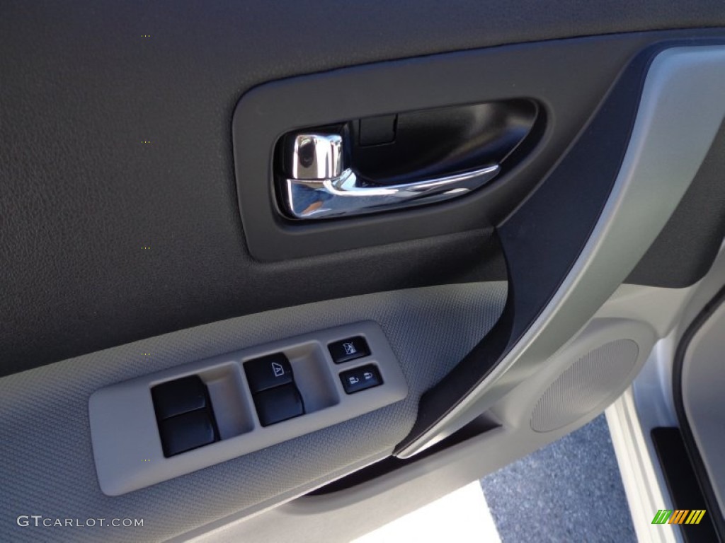 2011 Rogue SV - Silver Ice Metallic / Gray photo #17
