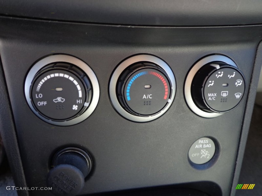 2011 Nissan Rogue SV Controls Photos