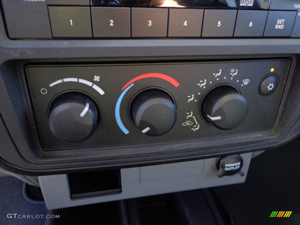 2009 Mitsubishi Raider LS Extended Cab Controls Photos