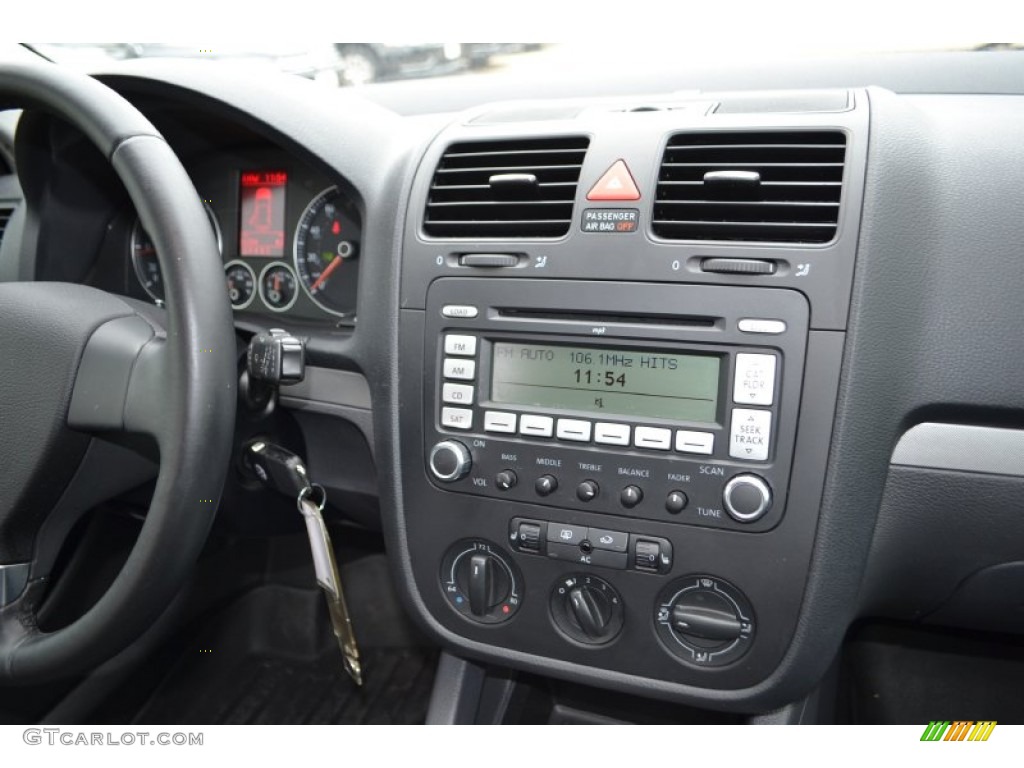 2009 Volkswagen Jetta TDI SportWagen Controls Photos