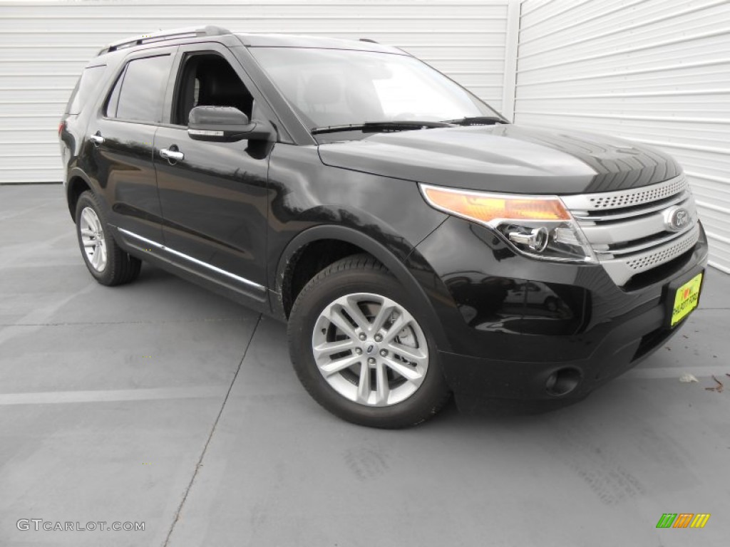 2013 Explorer XLT - Tuxedo Black Metallic / Charcoal Black photo #2