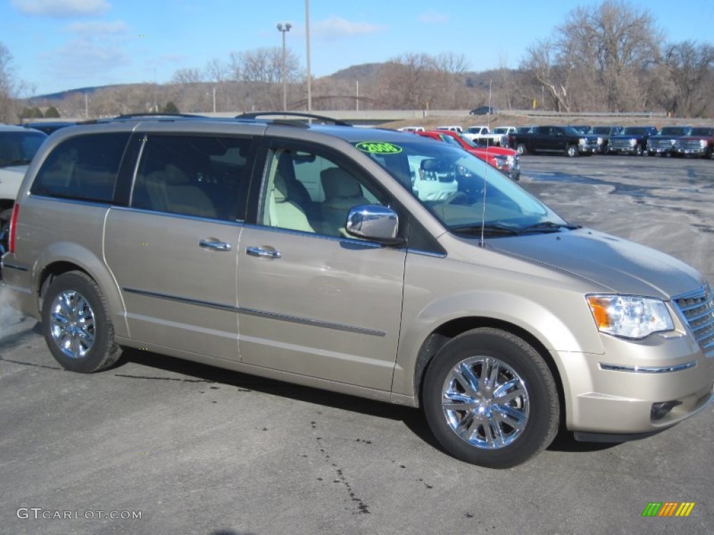 Light Sandstone Metallic 2008 Chrysler Town & Country Limited Exterior Photo #77361933