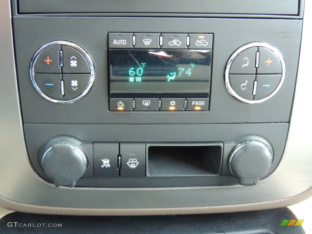 2007 GMC Sierra 1500 SLT Crew Cab 4x4 Controls Photo #77362677
