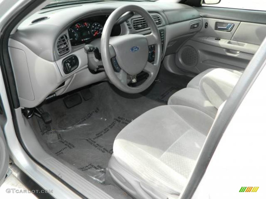 Medium Graphite Interior 2004 Ford Taurus LX Sedan Photo #77363342