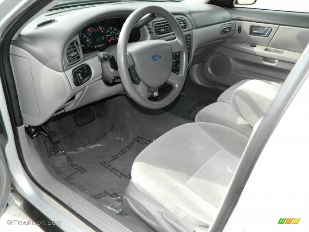 2004 Ford Taurus LX Sedan interior Photos